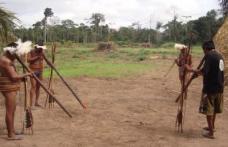 Un trib amazonian trăieşte în afara timpului: Fără vârstă sau ani