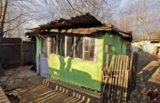 Povestea cutremurătoare a doi copii abandonaţi, care trăiesc cu străbunicii într-o baracă la marginea Dorohoiului - FOTO