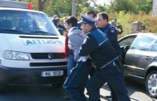 Botoșănean reținut de polițiști pentru tulburarea ordinii și liniștii publice și port de armă albă