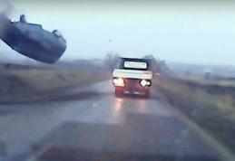 Șocant! Patru persoane au văzut moartea cu ochii. Imagini incredibile surprinse pe drumul Botoșani – Dorohoi - VIDEO