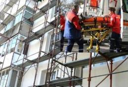 ITM Botoșani anchetează circumstanţele prin care un muncitor a căzut de pe o schelă de la aproximativ 14 metri