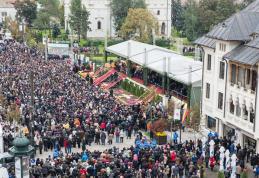 Aproximativ 15.000 de credincioși la slujba Sfintei Liturghii de hramul Sfintei Cuvioase Parascheva de la Iași