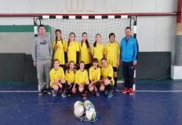 Echipa de fotbal fete a Liceului Tehnologic Al. Vlahuţǎ Şendriceni calificată la națională - FOTO