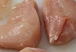 Peste 9 tone de carne de pui infestată cu bacteria listeria a fost descoperită într-un depozit din judeţul Botoşani