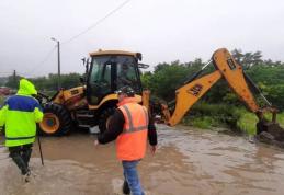 Locuitorii din municipiul Botoșani se luptă cu inundațiile, în timp ce primarul Flutur a fugit în concediu! În pandemie nu a scos capul la vedere, acu
