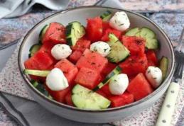 Salată de pepene verde, feta, avocado și castraveți