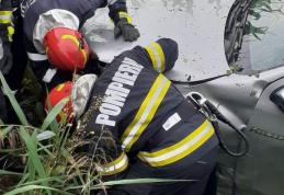 Accident pe drumul județean Botoșani - Dângeni. O persoană a fost rănită după impactul dintre două mașini