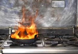 O oală cu mâncare uitată pe foc a pus în pericol locatarii unui bloc din Botoșani