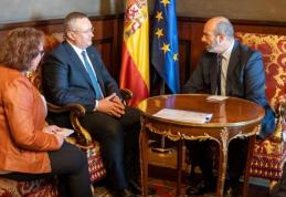 Ciucă, anunț important pentru românii din Spania: Începând din acest an pot avea dublă cetăţenie 