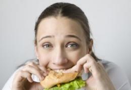 7 motive pentru care iti este foame chiar si dupa ce ai mancat 