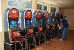 Proiect de lege: Jocurile slot-machine să funcţioneze doar în cazinouri şi agenţii ale Loteriei