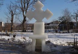 Dorohoi - Biserica Sfântul Nicolae, crucea de gheaţă. Prin crucea Bobotezei spre Înviere - FOTO