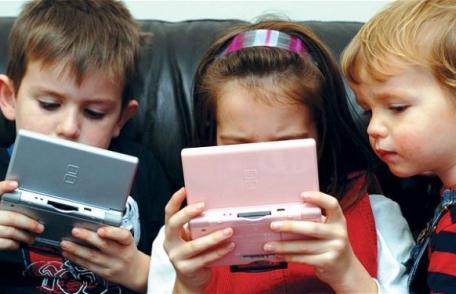 Zece motive pentru care copiii sub 12 ani nu ar trebui să folosească mobilul