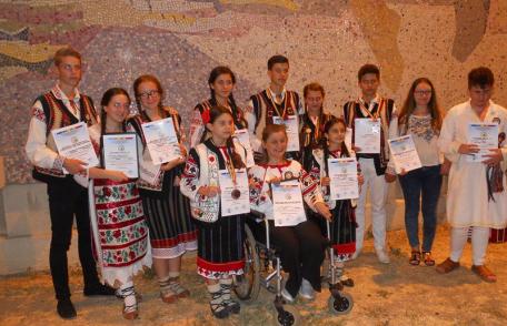 IHTIS: 10 tineri talentaţi din județul Botoșani au obținut premii importante la Festivalul „Dobroge, Vatră de Folclor” - FOTO