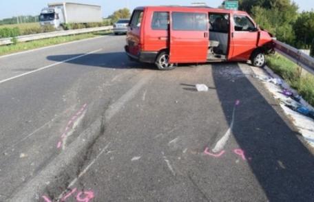 Un microbuz din România, implicat într-un accident în Slovacia. MAE: Un român este rănit grav