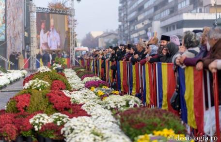 Peste 30.000 de credincioși la slujba Sfintei Liturghii de hramul Sfintei Cuvioase Parascheva de la Iași