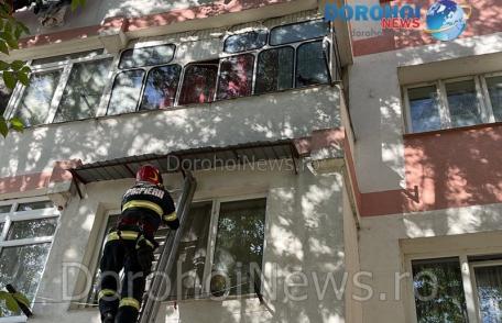 O pisică rămasă blocată pe exteriorul unui balcon a fost salvată de pompierii dorohoieni - FOTO
