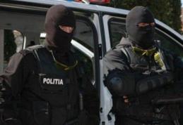 20 de percheziţii domiciliare în județul Botoșani la grupări specializate în trafic de droguri 