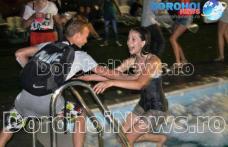 Real succes pentru piscina semi-olimpică din Dorohoi: Tinerii s-au distrat până târziu în noapte - FOTO