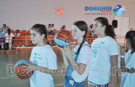 Peste 200 de copii din Dorohoi se bucură de o tabără de pregătire a elementelor tehnice din baschet - FOTO