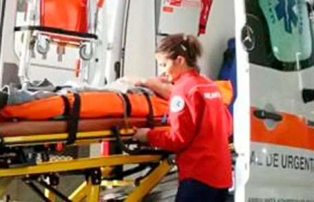 Angajat al unei societăți din Botoșani transportat de urgență la spital, după ce s-a accidentat cu o substanță inflamabilă