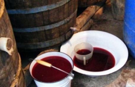 Atenție dorohoieni! Vinul pus la fermentat poate ucide!
