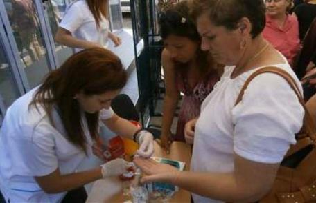  Deputatul Tamara Ciofu și Primăria Botoșani oferă pensionarilor testarea gratuită a glicemiei și tensiunii
