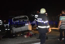 Accident grav produs în această seară! BMW rupt în două după ce a intrat în alte două mașini