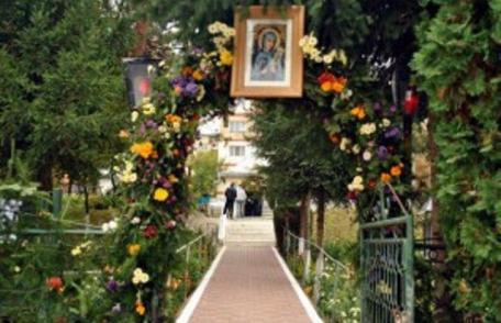 Invitație la rugăciune și bucurie duhovnicească - Hramul Bisericii „Sf. Cuv. Parascheva” din Dorohoi