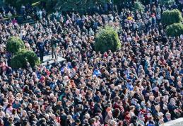Peste 15.000 de credincioși la slujba Sfintei Liturghii de hramul Sfintei Cuvioase Parascheva de la Iași! - FOTO