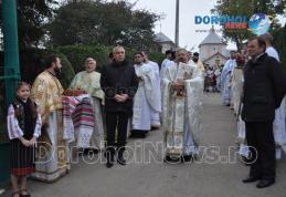 Prefectul Costică Macaleți alături de credincioși la re-sfințirea Bisericii „Nașterea Maicii Domnului” Trestiana, Dorohoi – VIDEO/FOTO