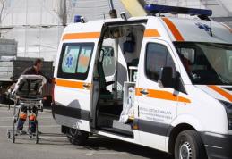 Accident de muncă! Angajat a societății Piscicola, transportat de urgență la Iași după ce a căzut de pe oblonul mașinii!