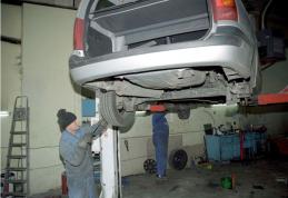Service-urile auto, obligate sa permita clientilor sa asiste la reparatii