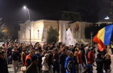 A treia seară de proteste la Botoşani. Manifestanții și-au strigat nemulţumirile - FOTO