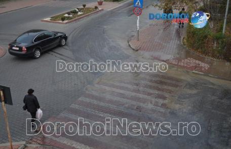 Avarie majoră la conducta de apă de pe Bulevardul Victoriei! Aproape tot municipiul Dorohoi rămâne fără apă! - FOTO