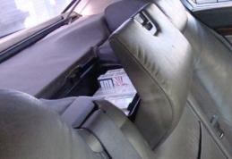 200 pachete de ţigări ascunse în bancheta din spate a unui autoturism depistate de polițiștii de frontieră