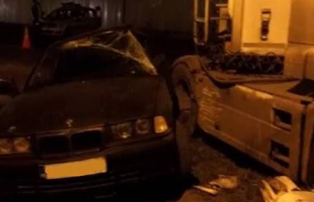 Accident violent pe drumul Botoșani-Dorohoi! BMW distrus de un TIR!