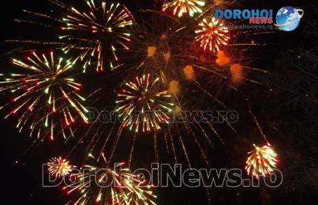 Revelion 2016: Impresionant foc de artificii la Dorohoi, oferit de autoritățile locale la trecerea dintre ani! - VIDEO