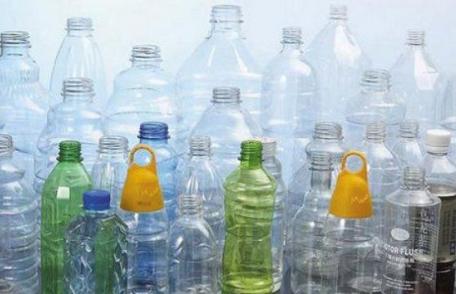 Recunoşti semnele de pe sticla ta de apă din plastic? Adevărul te-ar putea îngrozi