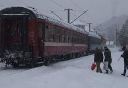 Primim la redacţie - Trenul Regio Trans Iași - Dorohoi face Camping în Dângeni 