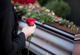 Noua lege a serviciilor funerare: Nu mai este permis priveghiul acasă! Ce se mai schimbă