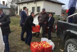 Membrii TNL Botoșani au dus alimente pentru aproximativ o lună, bătrânilor de la Centrul Trușești - FOTO