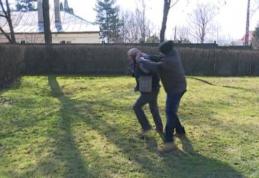 Incident violent la înmormântarea tatălui Andreei Marin! Fratele „Zânei” a sărit la bătaie!