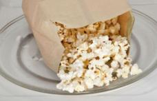 Cât de nesănătos este popcornul la microunde. Nu o să mai mănânci niciodată