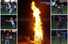 Distracție și motoare la Dorohoi: Concurs de aruncat cauciucul sau bușteanul, concert și foc de tabără - FOTO