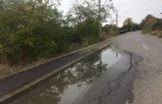 Primim la redacție – Stradă din Dorohoi recent asfaltată unde asfaltul a luat-o cu totul la vale - FOTO