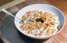 De ce laptele cu cereale nu este cel mai sănătos mic dejun