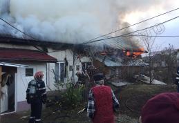 Incendiu violent la Dorohoi! Patru locuințe cuprinse de flăcări. O persoană a ajuns la spital - FOTO