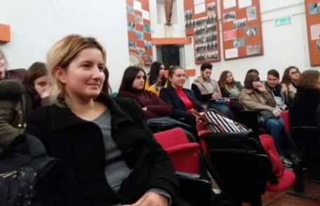 Activitate interactivă între elevi și presă desfășurată în amfiteatrul Colegiului „Grigore Ghica” Dorohoi
