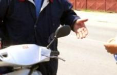 Ce a păţit un tânăr care conducea un moped neînmatriculat și fără permis